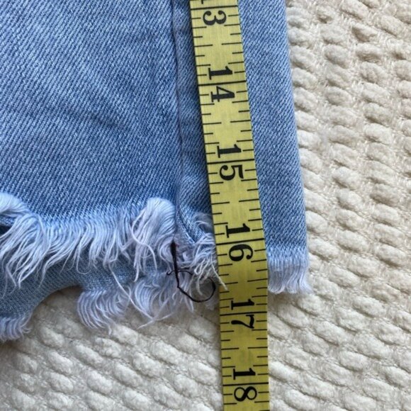 Fashion Nova Mid-Rise Distressed Pale Wash Denim Shorts Size 5 - Picture 8 of 8